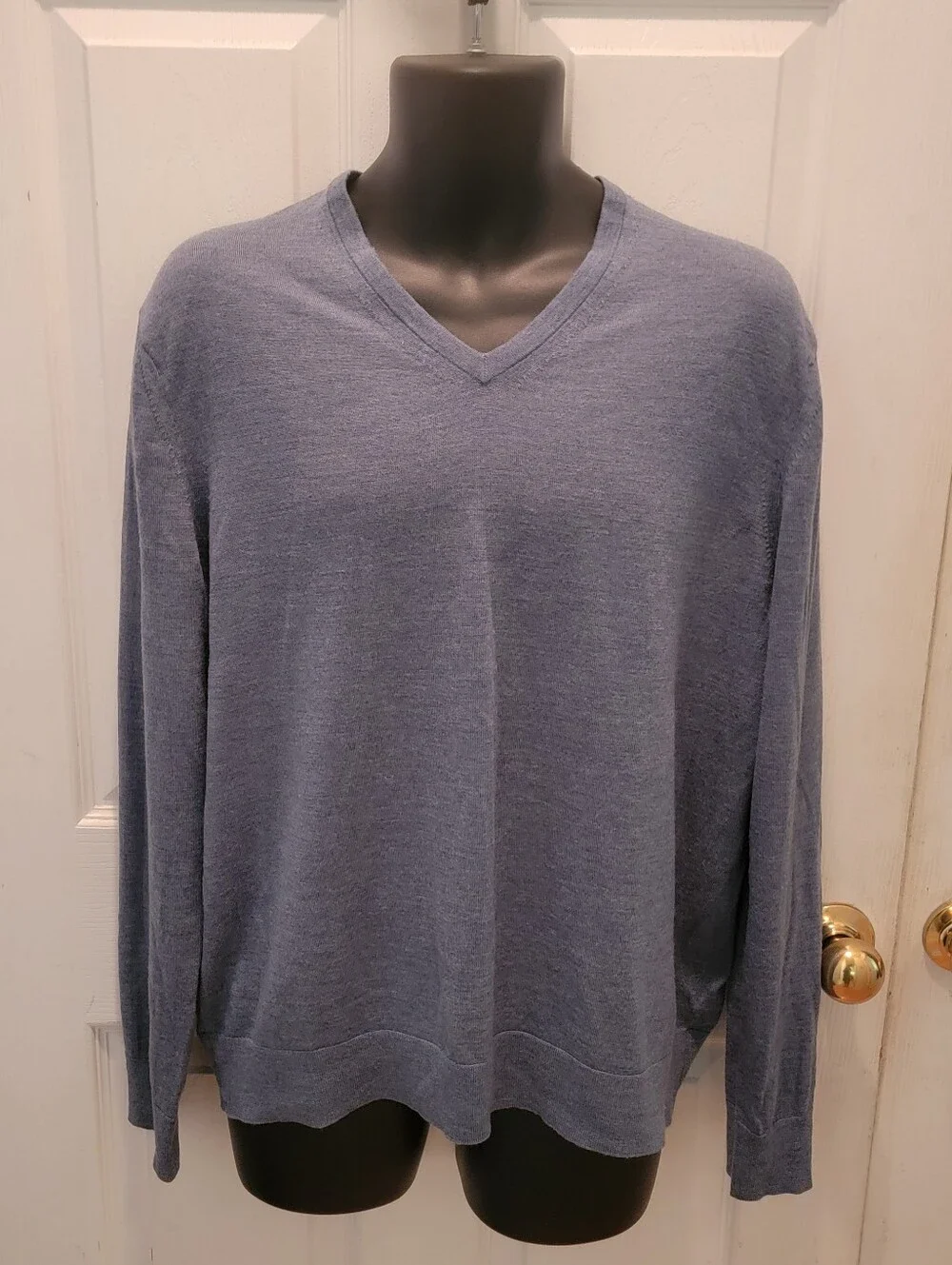 Banana Republic 100% Merino Wool V-Neck Sweaters, Lot of 2, Size XL, Black Blue
